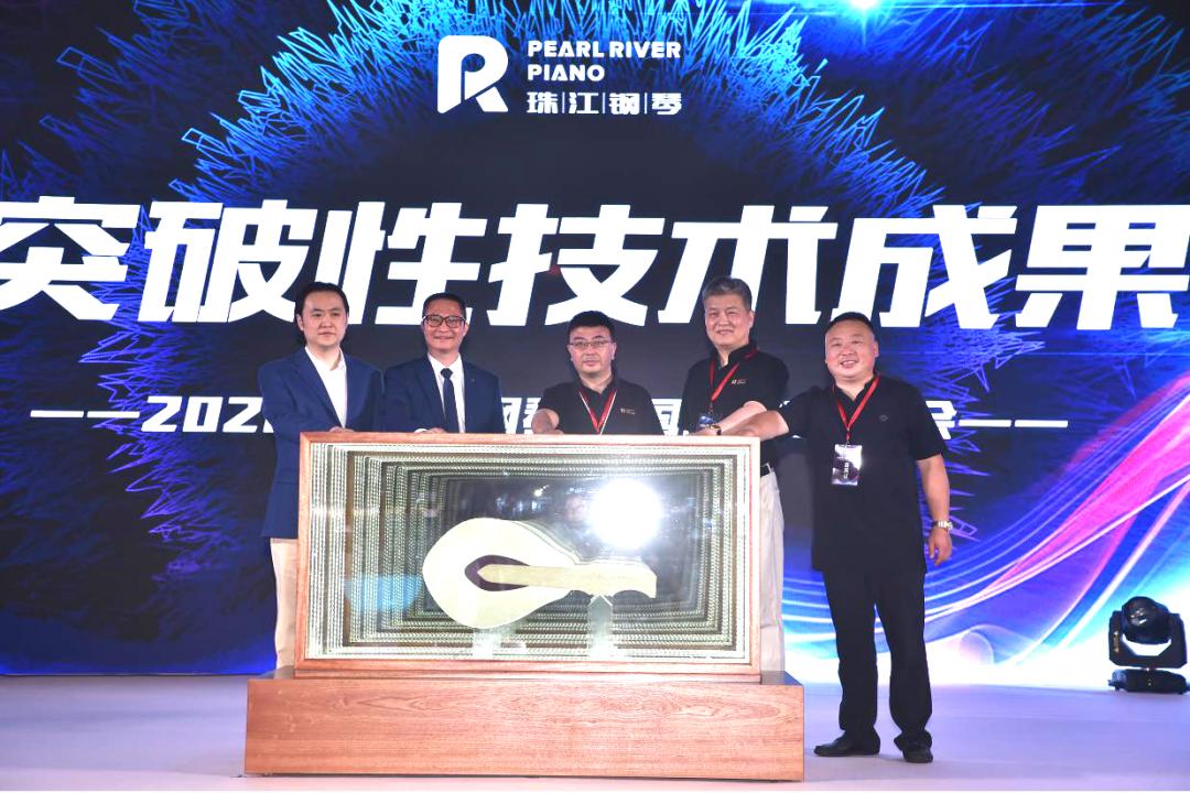珠江鋼琴創(chuàng  )核心科技，一“槌”定音